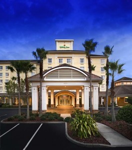 Holiday-Inn-LR-frontentrance